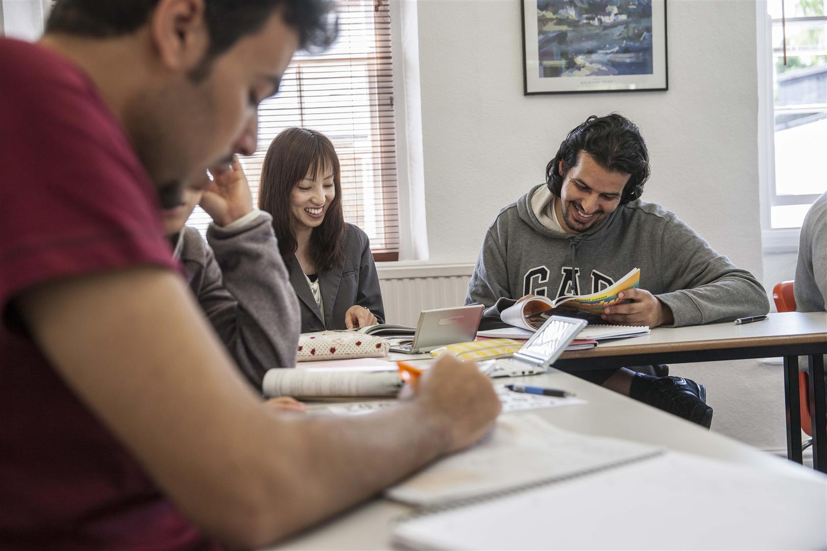 She studies english. Оксфордский курс изучения английского. Интерэкс люди. Oxford Learning Centre. Centre of English studies